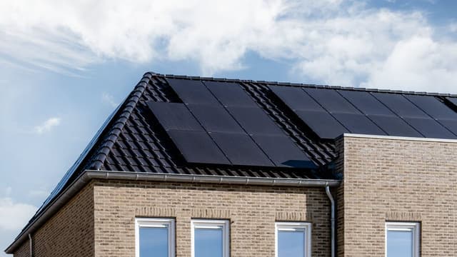 Fra sol til strøm: Hvordan fungerer solceller? | Solées blog